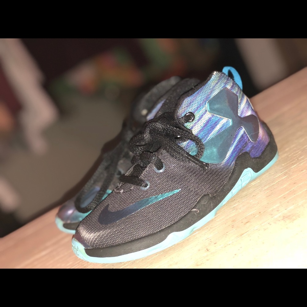 Toddler Nike Lebrons size 9